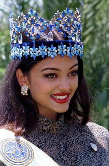 Aishwarya-Rai-Completes-21-Years-niharonline