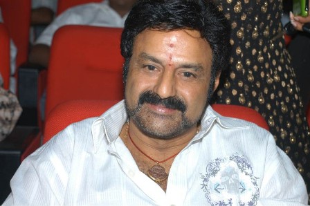 Balakrishna_as_sri_krishna_devaraya_raghavendra_rao_niharonline