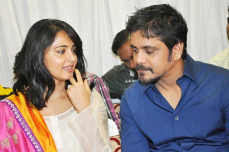 Nagarjuna_anushka_in_size_zero_niharonline.jpg