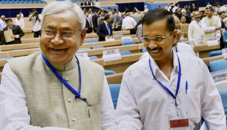 Nitish_kumar_Arvind_kejriwal_supports_advani_statement_on_emergency_niharonline