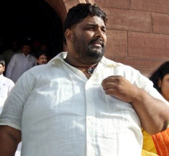 RJD_MP_pappu_yadav_misbehave_airhostess_niharonline