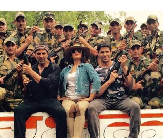 jacqueline_birthday_with_bsf_jawans_niharonline