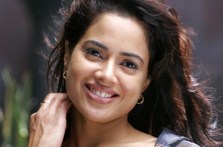 sameera_reddy_gives_birth_a_baby_boy_with_her_son_niharonline