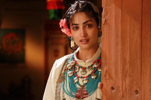 yami_gautam_hot_in_sanam_re_niharonline